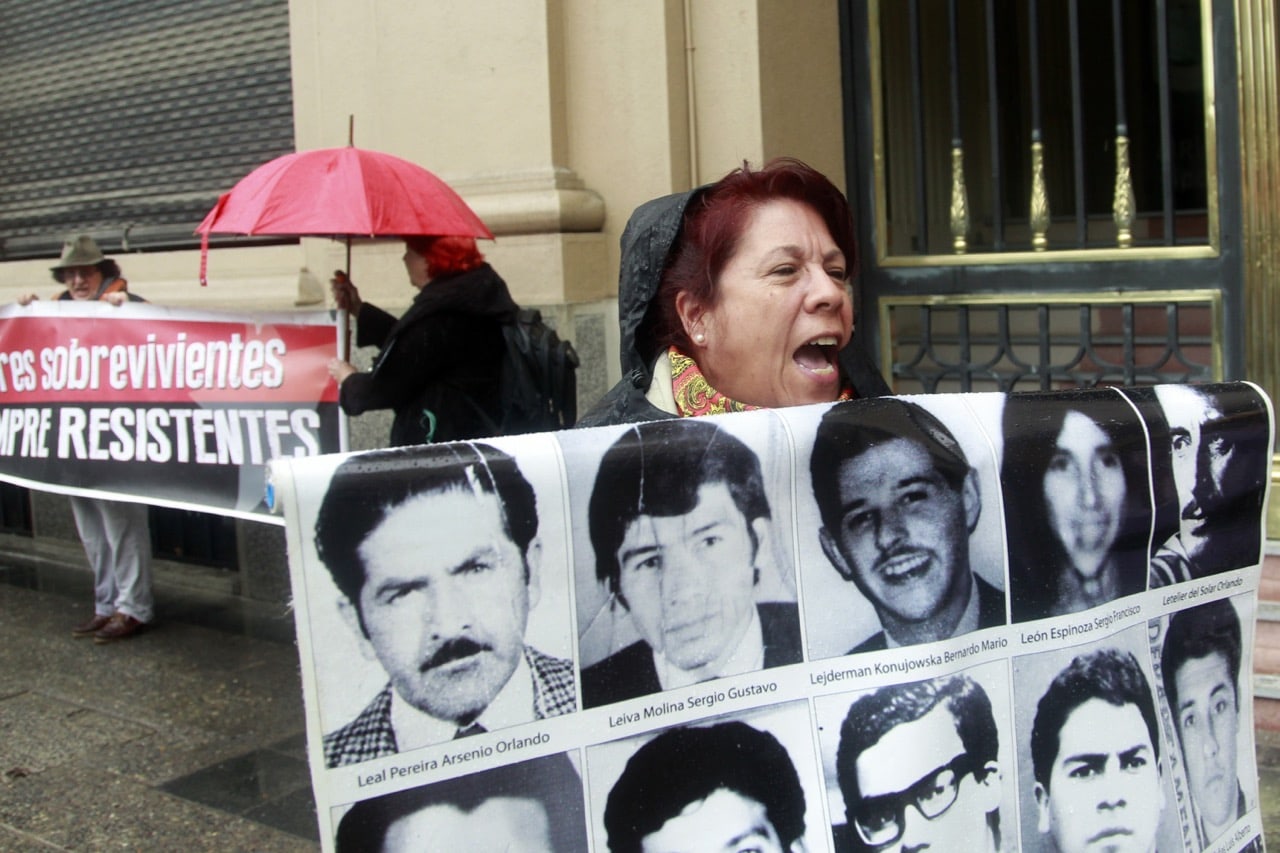 Members of the Association of Relatives of Political Prisoners Executed demonstrate in Santiago, on 8 August 2015 against Manuel Contreras, the former head of the DINA secret police, Claudio Reyes/AFP/Getty Images