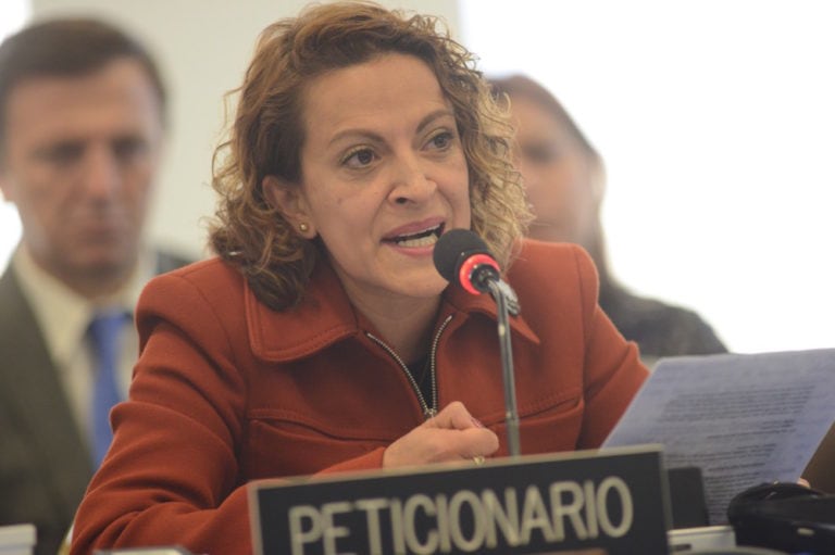 Jineth Bedoya Lima as petitioner in the 157th Regular Period of Sessions of the Inter-American Commission on Human Rights, 5 April 2016, Photo: Daniel Cima, Comisión Interamericana de Derechos Humanos, CC BY 2.0 , via Wikimedia Commons