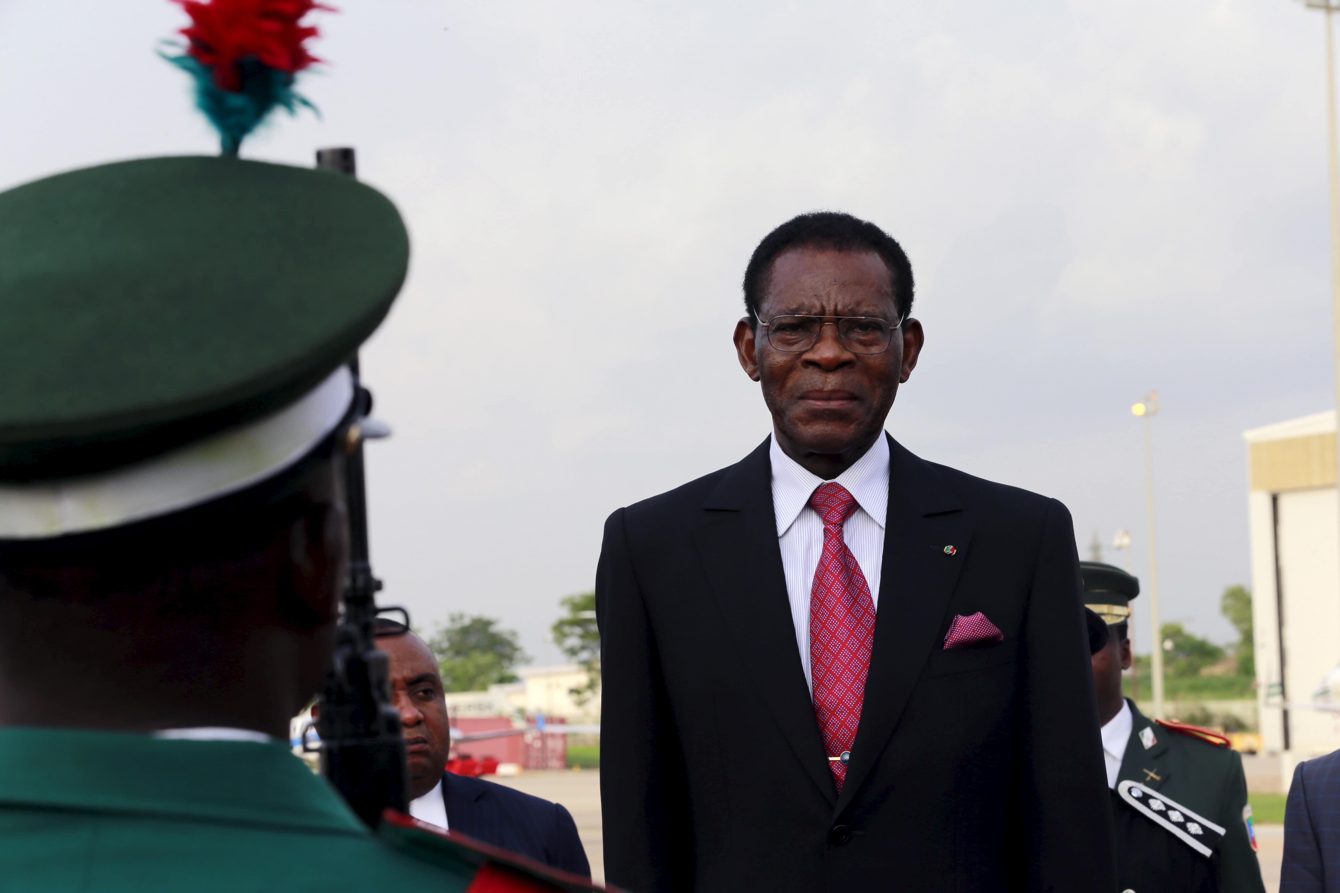 Equatorial Guinea's President Teodoro Obiang Nguema Mbasogo inspects a guard of honour upon his arrival at the presidential airport in Abuja, Nigeria, 28 May 2015, REUTERS/Afolabi Sotunde