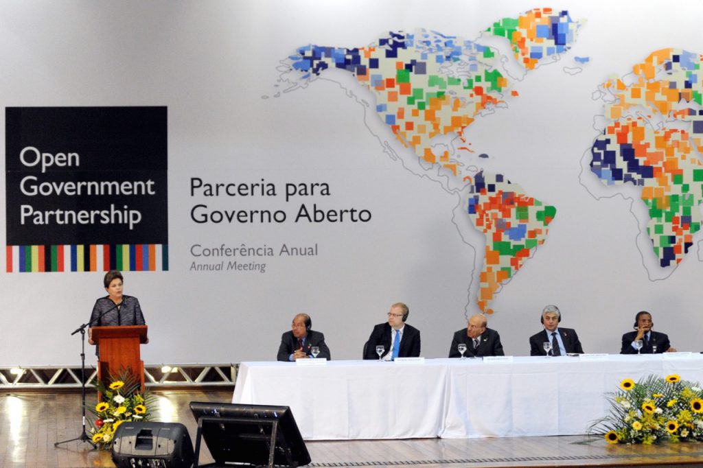 Former Brazilian President Dilma Rousseff (L) delivers a speech during the Open Government Partnership Annual Conference in Brasilia, 17 April 2012, EVARISTO SA/AFP/Getty Images