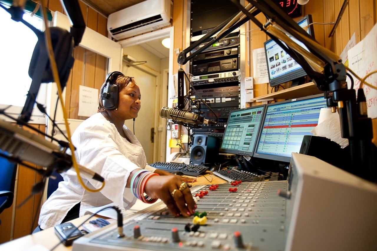 Radio Miraya host Lubna Lasu broadcasts a program in the city of Juba, South Sudan, 10 April 2010, AFP/Getty Images